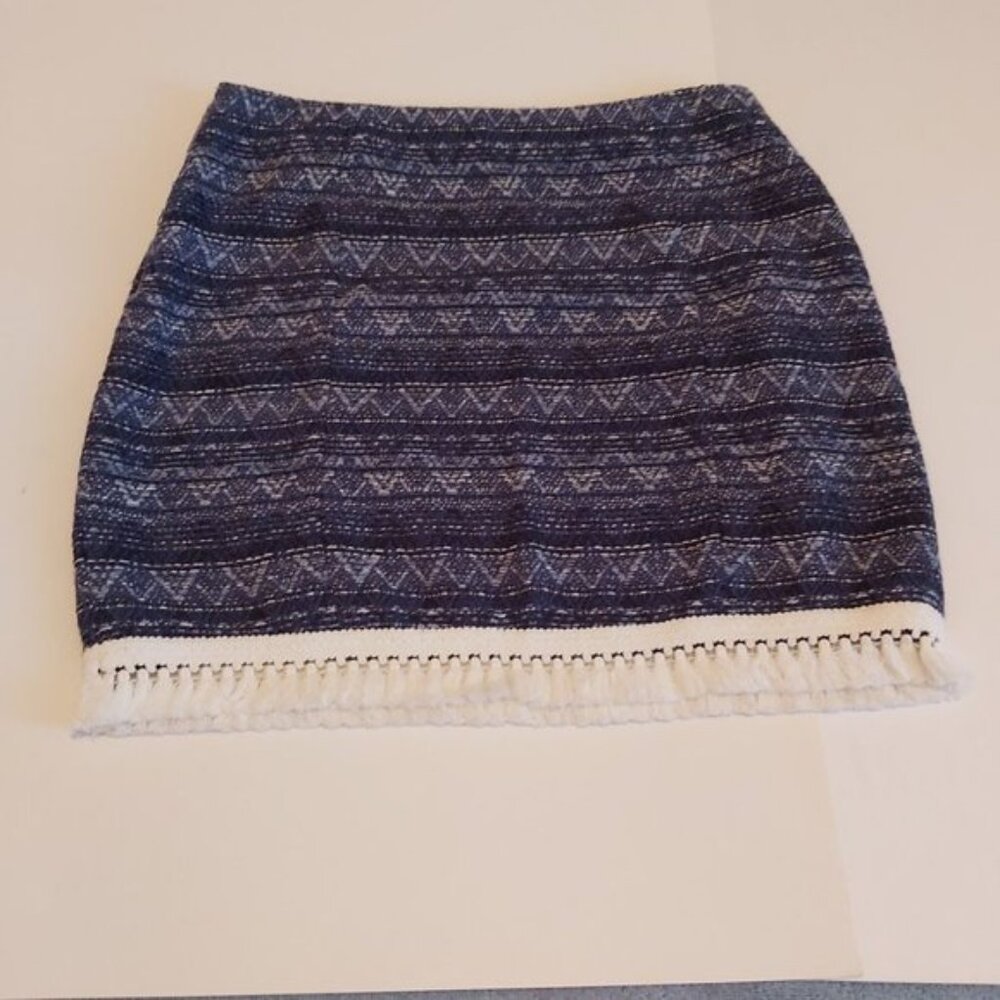 SKIRT MICHAEL KORS LABEL. DARK BLUE. WHITE FRINGE AT HEM. NEW/NO TAGS.  SIZE 6